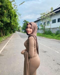Cerita Sex Nenek Yang Mempunyai Nafsu Besar -