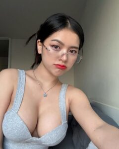 Cerita Sex Kisah menaklukan perempuan religius - 